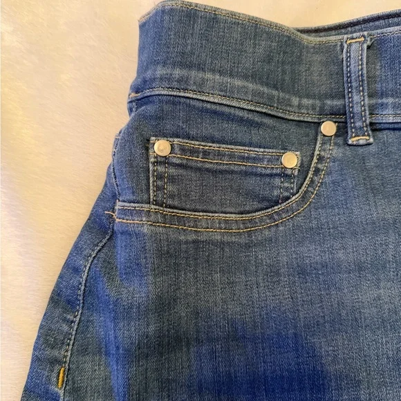 Spanx Blue Denim Women's Pull-on Shorts - Picture 6 of 12